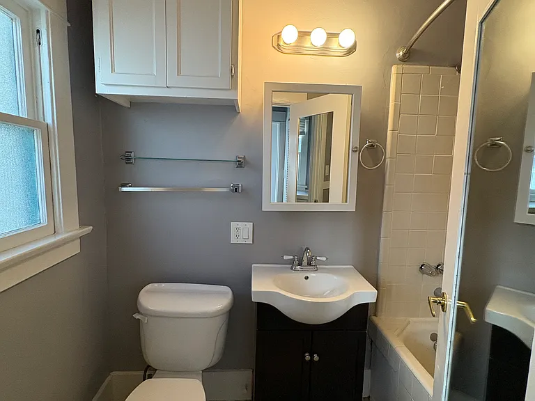 1836 E 1st St #12 — Photo 7