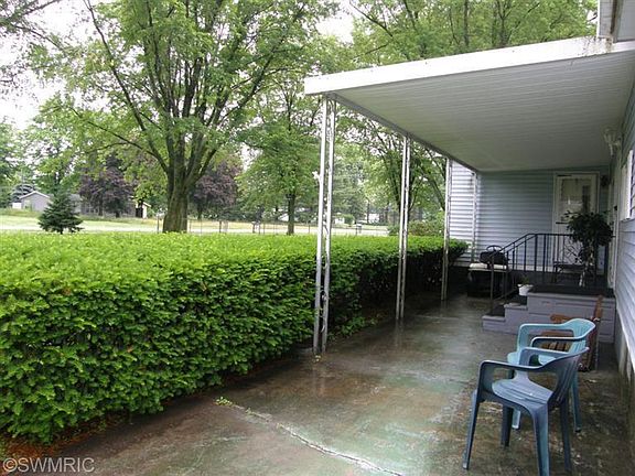 3rd image of 19845 N Metcalf Ct
