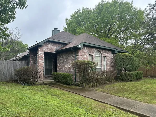 701 Sierra Ct, Grand Prairie, TX 75052