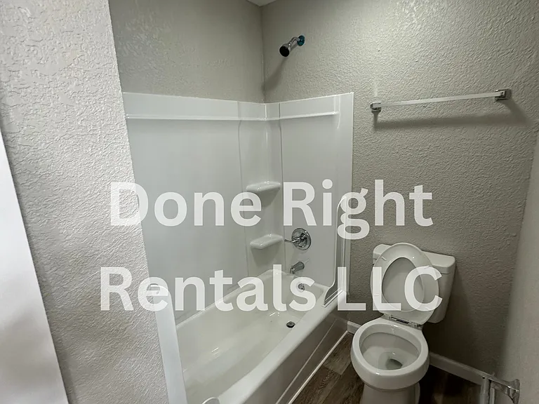 2022 Oak St #2022 — Photo 6