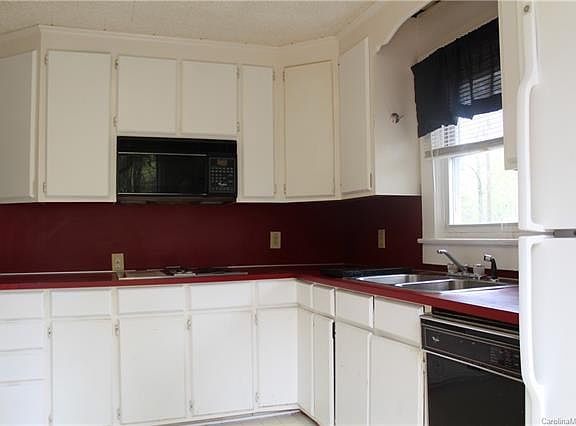 5th image of 2212 Lynn St
