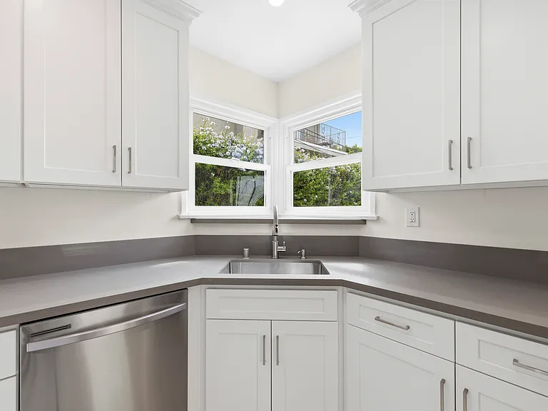 1078 E Orange Grove Ave — Photo 13