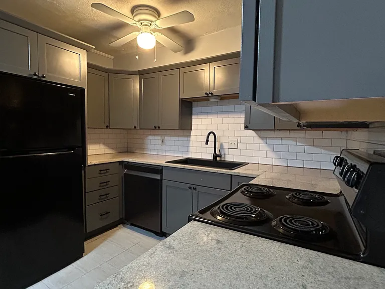 1822 N Rock Springs Rd NE — Photo 7
