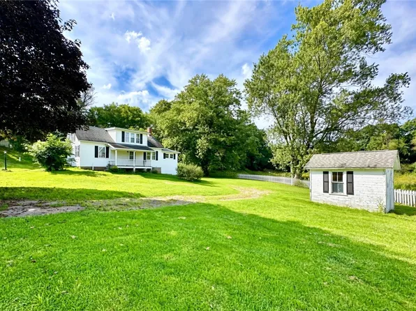 571 Lake Rd, Volant, PA 16156