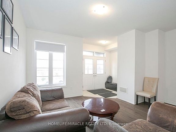 5th image of 22 Madawaska Rd