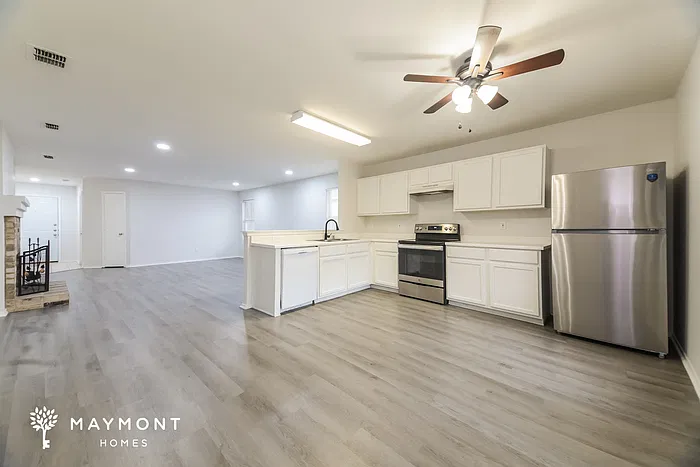 3 bed, 2.0 bath, 1660 sqft, $2,070 — Photo 4