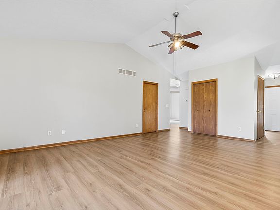 2nd image of 2300 Candlewick Dr SE