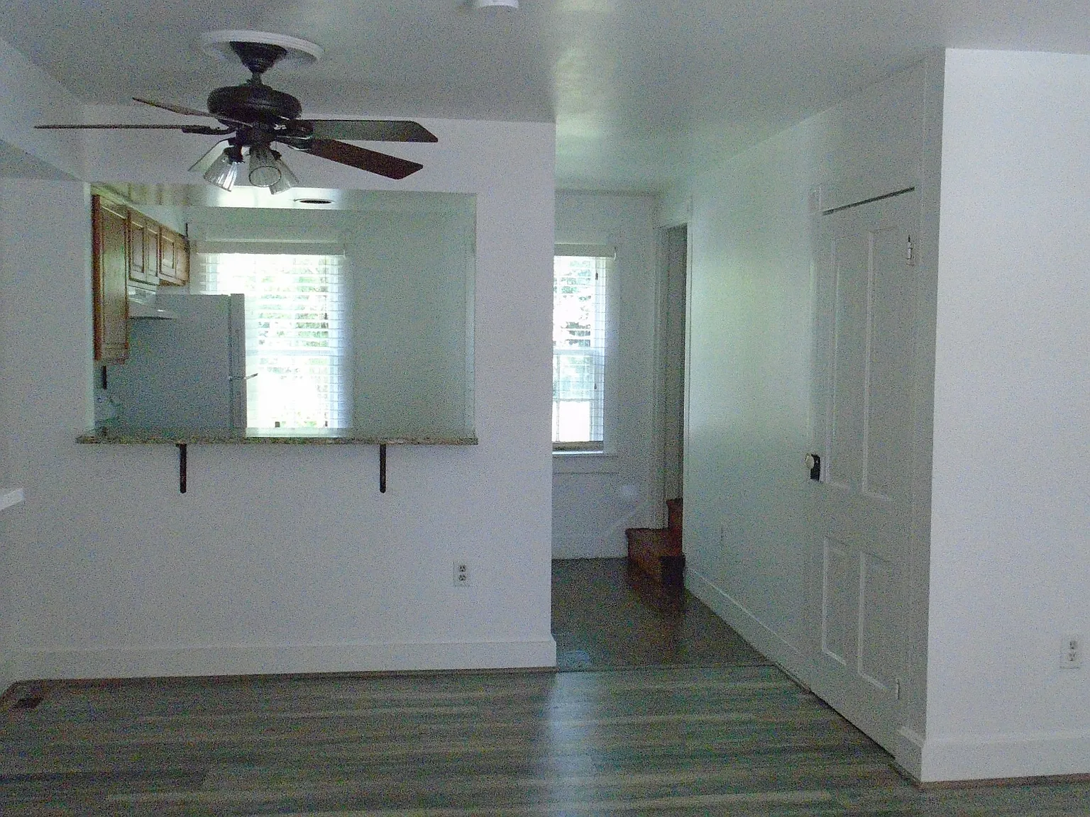 2 bedroom 1 bath townhome in Ellicott City. — Photo 2