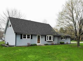 4894 Rollingsford Ln, Roscoe, IL 61073