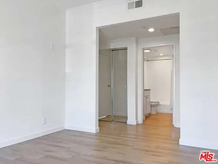 301 S Swall Dr #103 — Photo 7