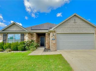 405 W Gillian Ave, Rogers, AR 72758