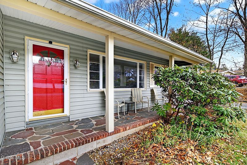 2nd image of 2965 Hillcrest Road