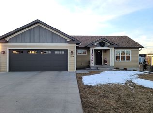 1306 Olympia Pl SE, Orange City, IA 51041