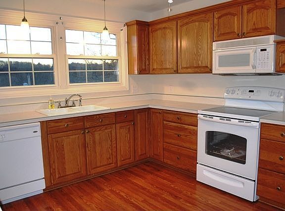 Kitchen with new appliances and Pergo floor