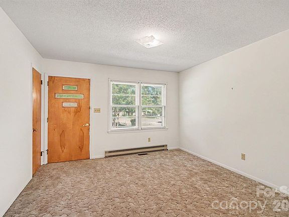 3rd image of 1204 Vickie Ln