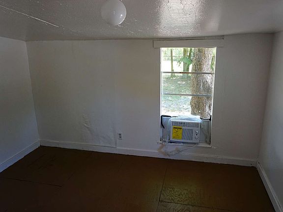 5th image of 509 Railroad Ave SE