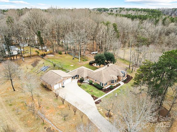 2nd image of 109 Rob Ln