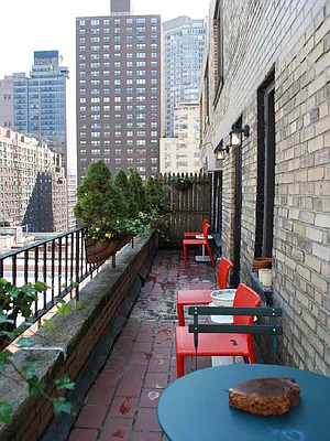 Sold by Sotheby's International Realty | media 2