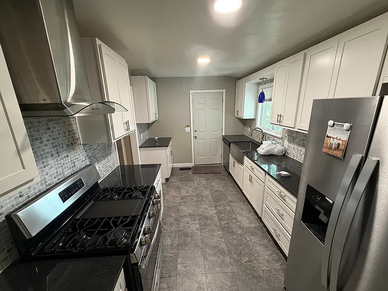 124 W Hartman Ave — Photo 6