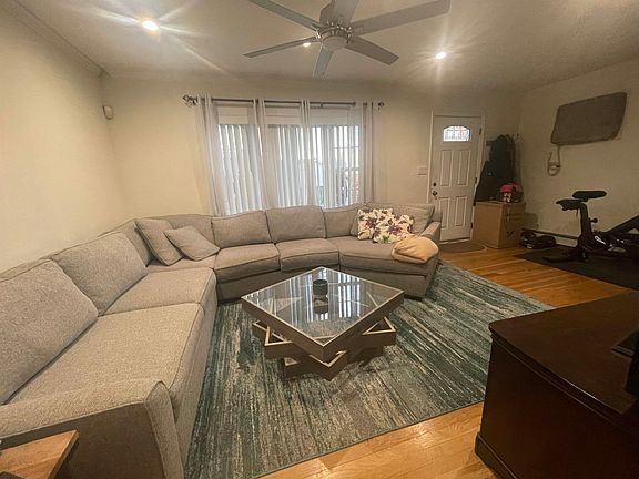 4th image of 106 Terrace Ave
