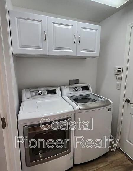 11404 Holmbridge Ln — Photo 22