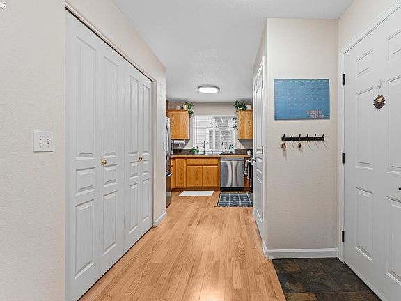 4th image of 12014 SE Bush St APT A