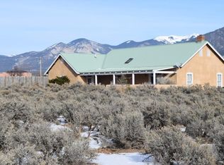 29 Eototo Rd, Ranchos De Taos, NM 87529