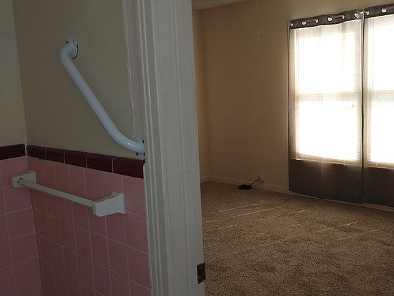 2nd image of 519 S Jackson St #521