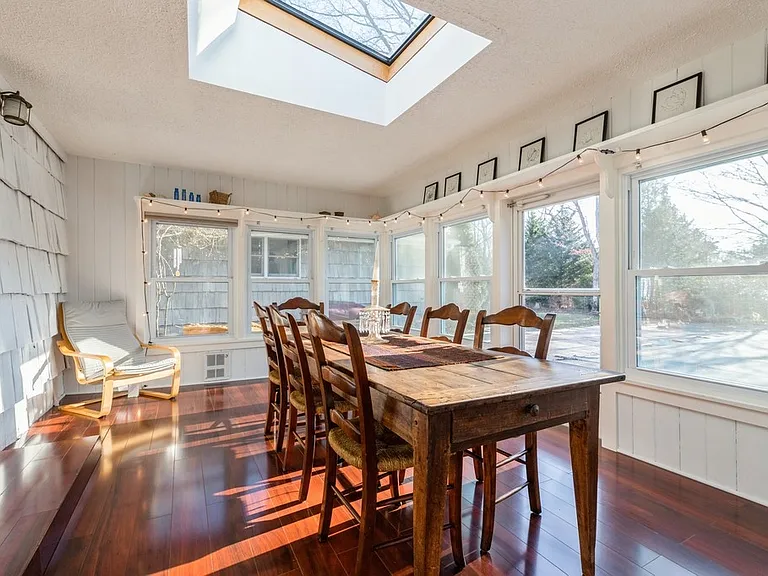 122 Pembroke Dr — Photo 6