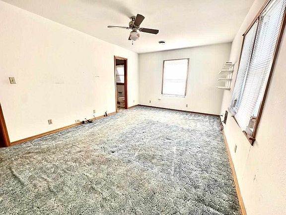 4th image of 721 N Lake St