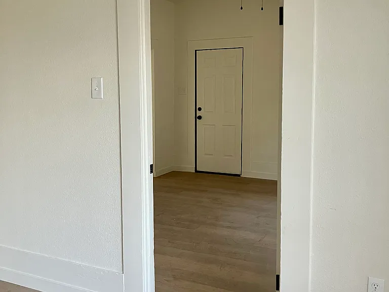 1202 W Main St — Photo 8