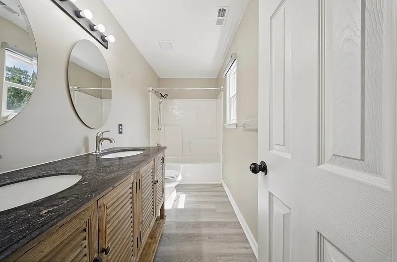 3 bed, 2.5 bath, 1558 sqft, $2,400 — Photo 4