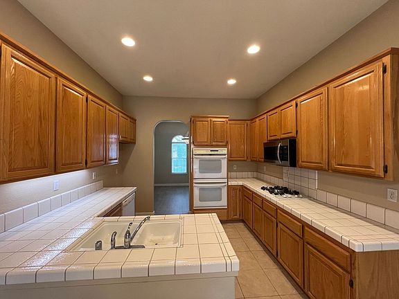 5th image of 1093 Brock Cir