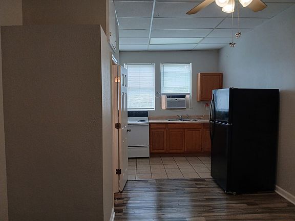 2nd image of 206 Oak St APT 8