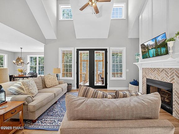 3rd image of 103 Mimuss Ln
