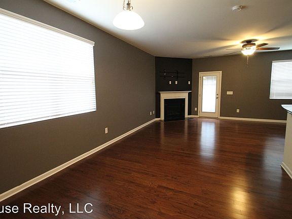 3rd image of 7043 Woodsbay Ln