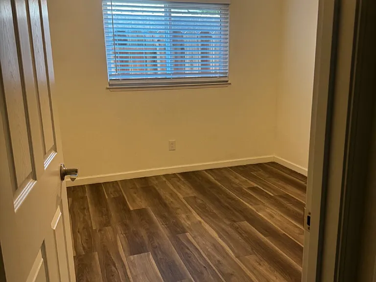 358 Snowhaven Ct — Photo 16