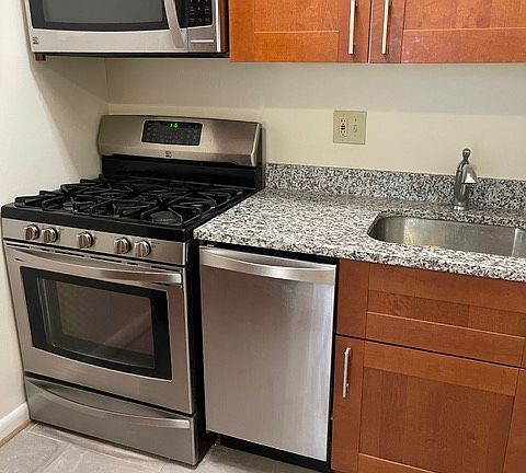 5th image of 1727 Massachusetts Ave NW #701