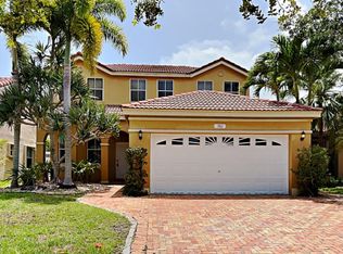780 Falling Water Rd, Fort Lauderdale, FL 33326