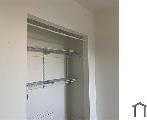 4th image of 2058 Thomas Ave #A