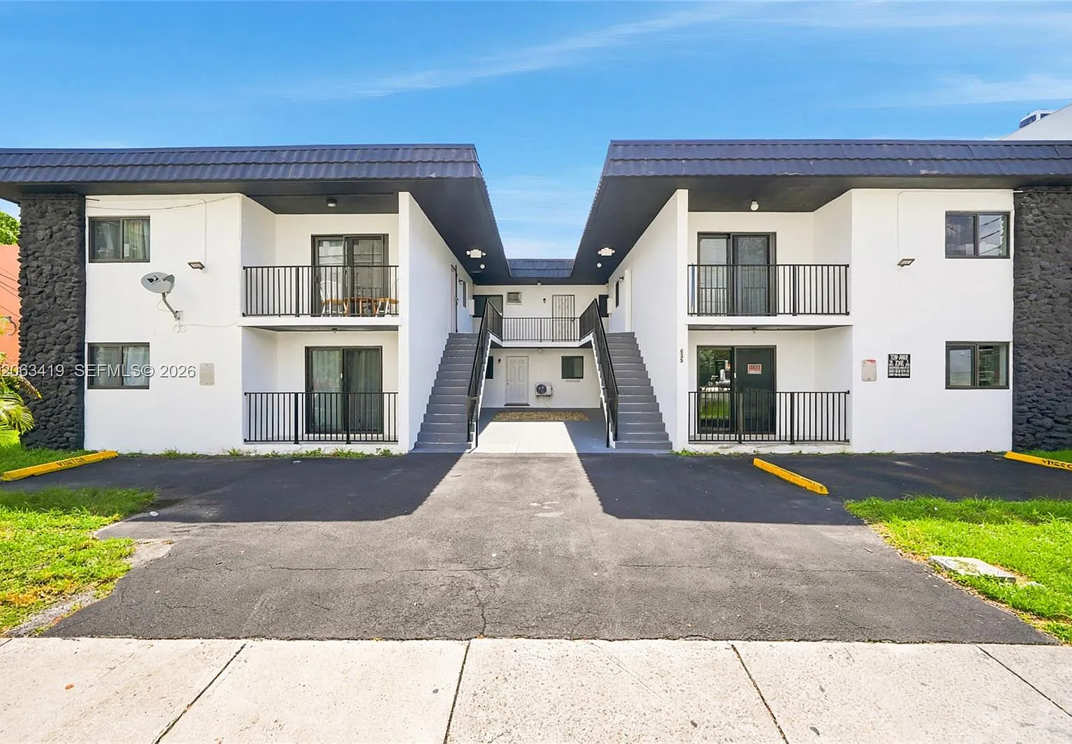 3 bed, $2,500 — Photo 1