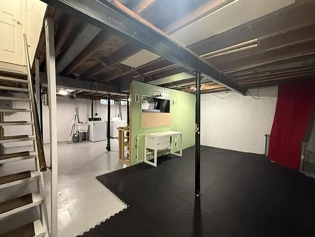 3485 Burbank Dr — Photo 15