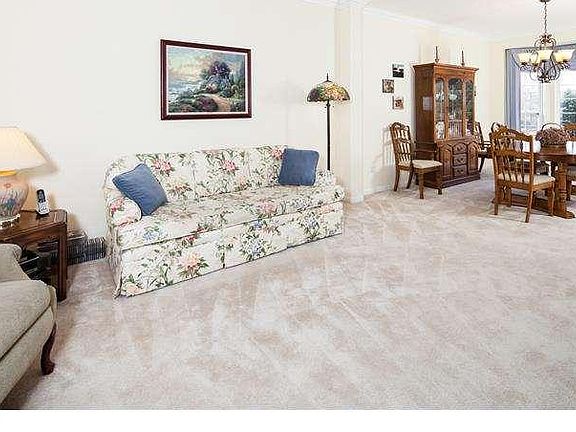 4th image of 217 Hope Ct E