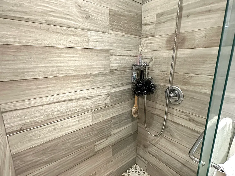 233 W 14th St #5R — Photo 15