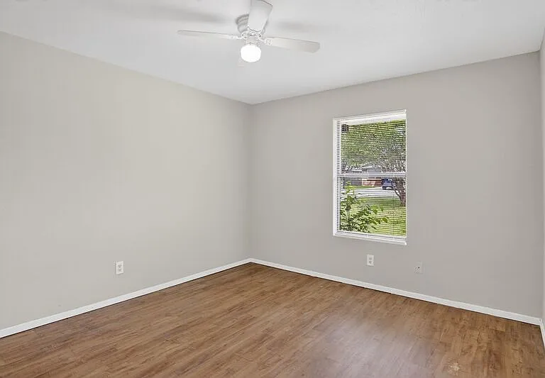 609 Trout St — Photo 8