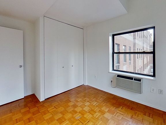 4th image of 360 W 34th St APT 12C