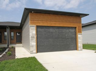 1069 Titan Dr, Hickman, NE 68372