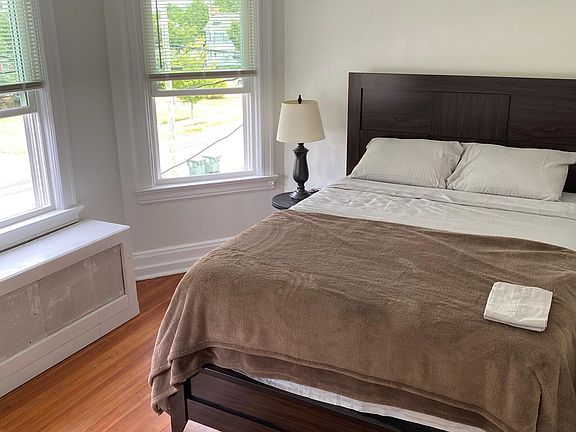 4th image of 402 Irving Ave Floor 2