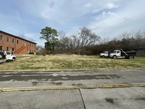 2704 Berrywood Dr, Nashville, TN 37204