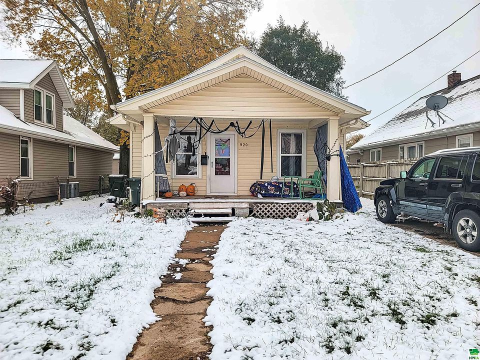1st image of 920 Wright Ave